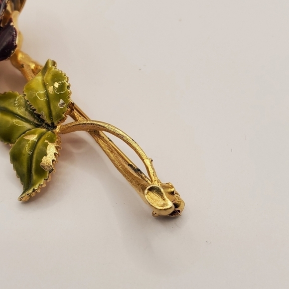 VINTAGE WEISS PURPLE BLOOMING ROSE BROOCH PIN STEM LEAVES GOLD FLOWER JEWELRY - Picture 3 of 12